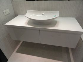 мебель для ванной тумба белая подвесная
